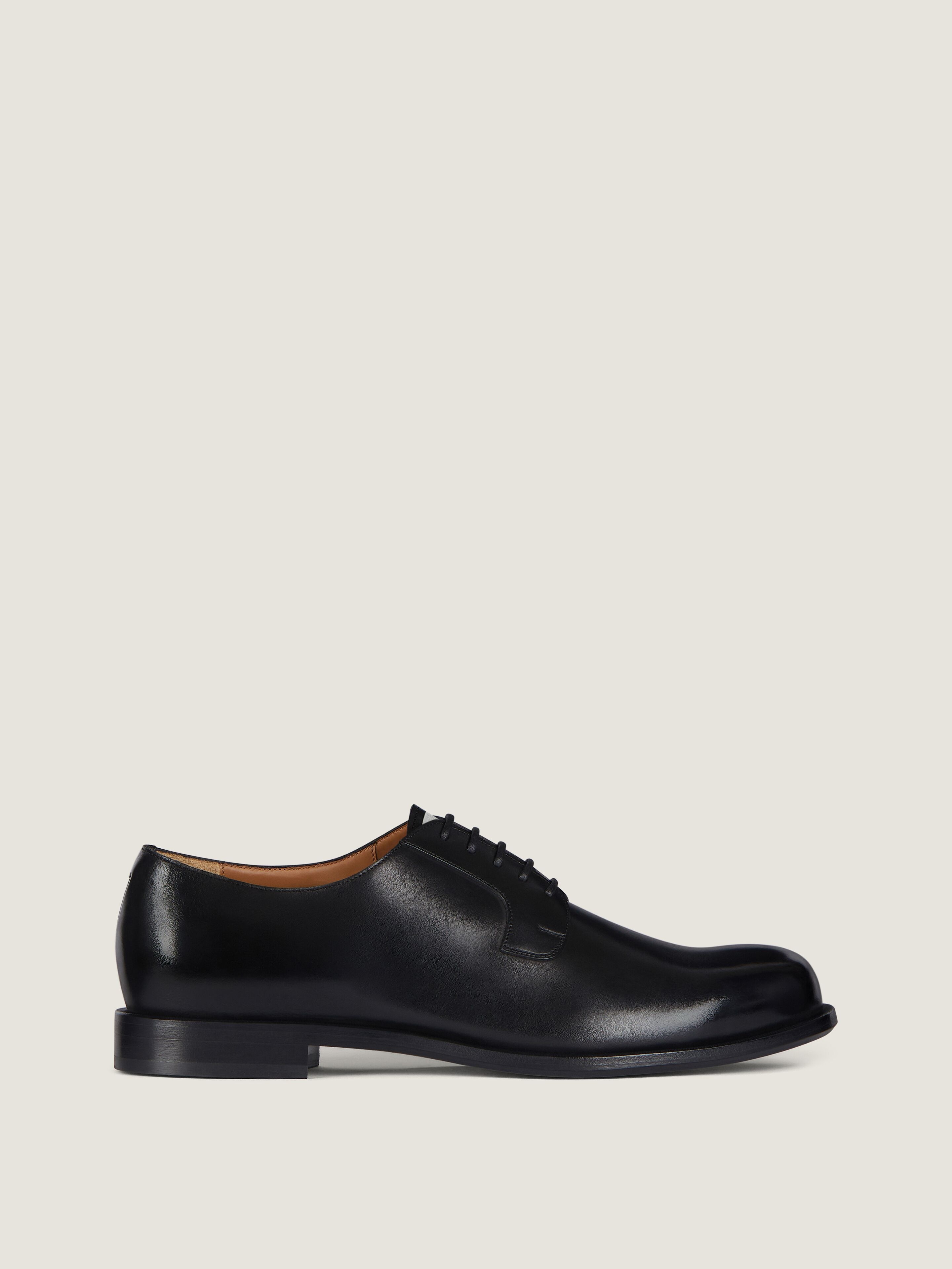 Label derbies in leather
